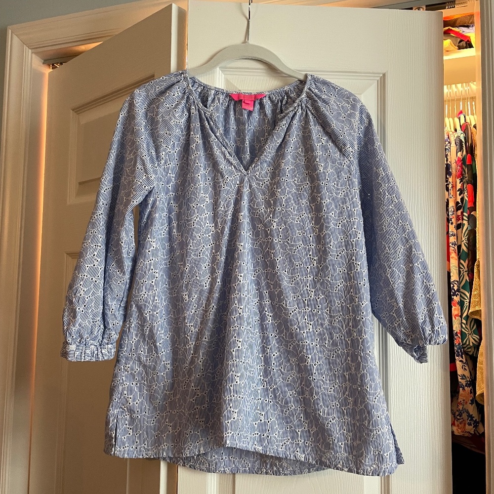 Lilly Pulitzer xs blue white eyelet shirt not tight
